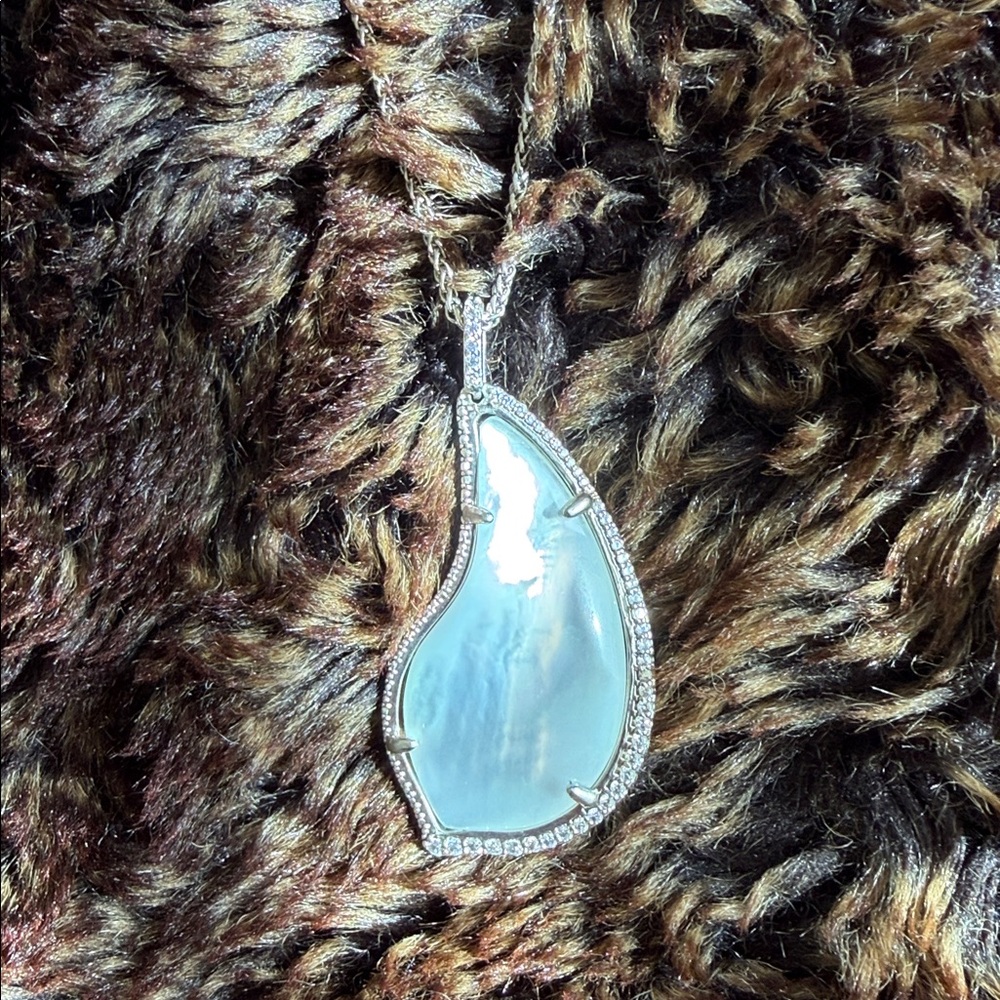 Kendra Scott Chic Silver Teardrop Pendant Necklace Set w/ ivory mother of pearl